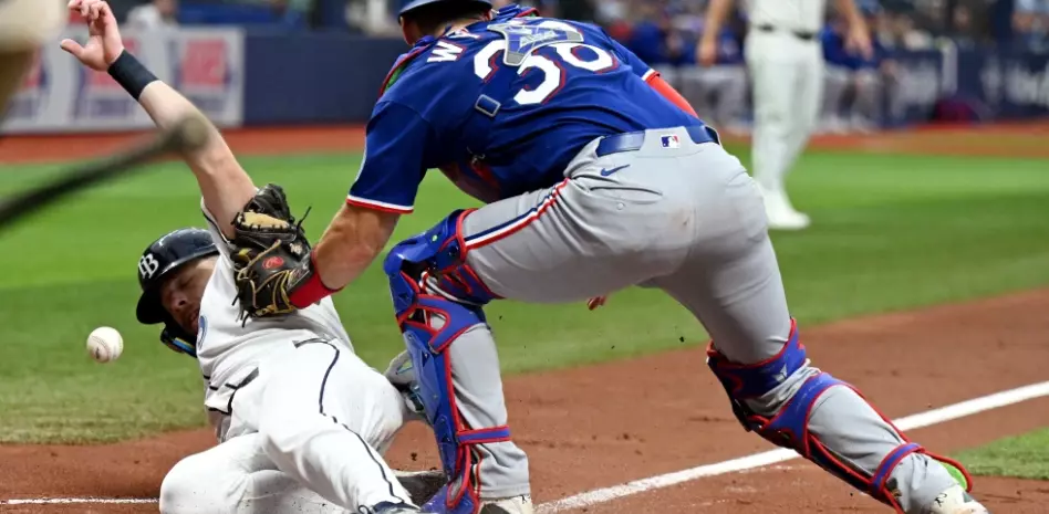 Cedric Mullins, con jonrón en la octava, impulsa a los Rays sobre Rangers