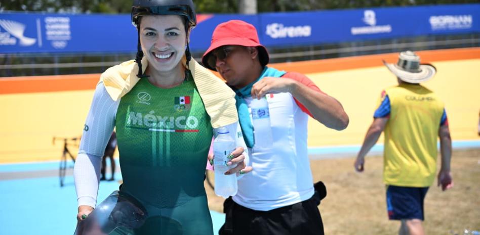 La mexicana Lux Gaxiola se cuelga la medalla de oro en la prueba de keirin