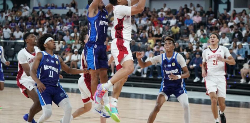 Con 18 puntos de Ronald García, RD termina invicta fase preliminar del básquet masculino