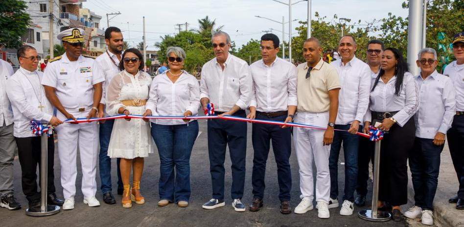 Abinader entrega nueva playa El Faro en San Pedro de Macorís