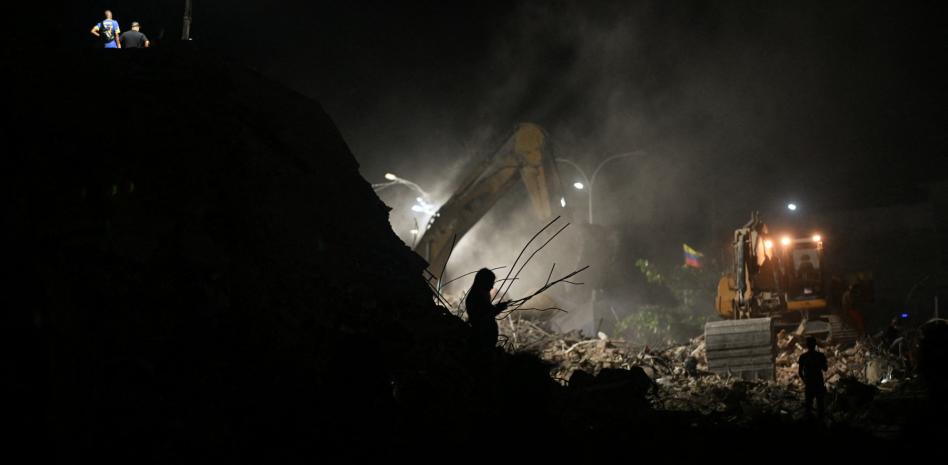 Retoman recuperación de cuerpos en edificio dinamitado tras terremotos en Venezuela