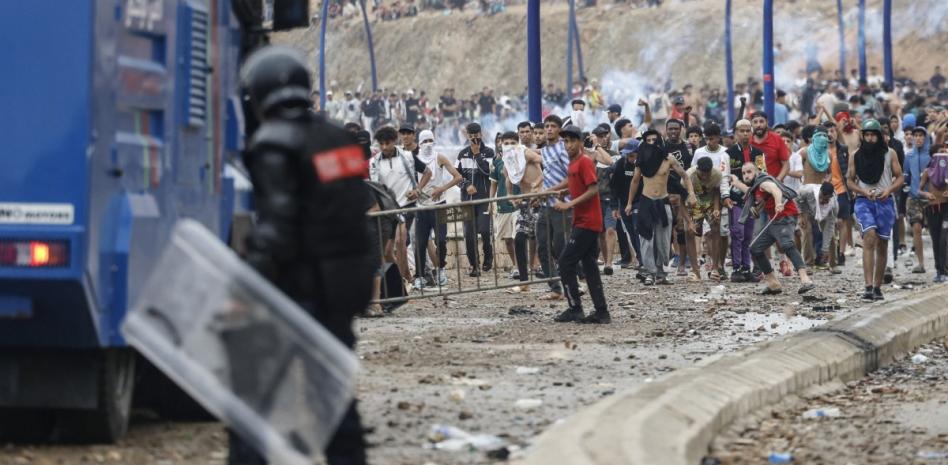 Esto es todo lo que se sabe de la entrada masiva de migrantes en el territorio español de Ceuta
