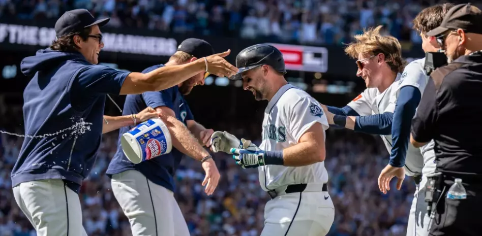 Marineros cortan racha de derrotas al vencer 4-3 a Mellizos, Arozarena anota en la novena
