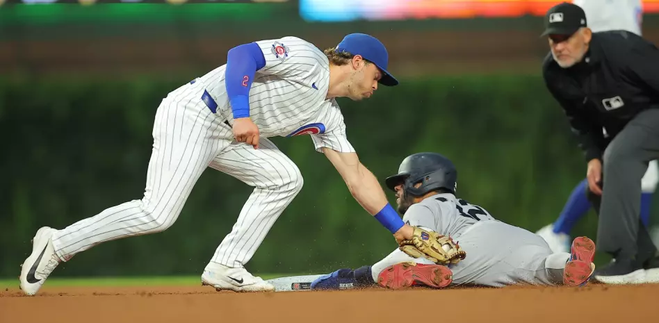 Triple decisivo de Crow-Armstrong lleva a Cachorros a una victoria sobre los Yankees