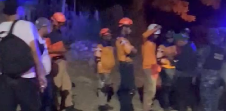 Rescatan a cinco pescadores de jaiba, tras extraviarse en zona montañosa del Tamboril, Santiago