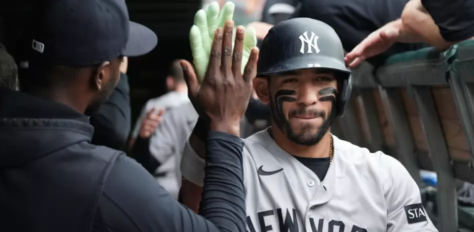 Caballero y Cole conducen a los Yankees a vencer 2-1 a los Cachorros