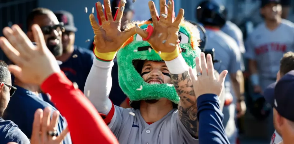 Medias Rojas barren a los Dodgers, Rafaela conecta cuadrangular tercer juego seguido