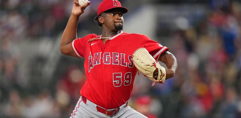 Toronto adquiere a José Soriano a cambio de tres prospectos