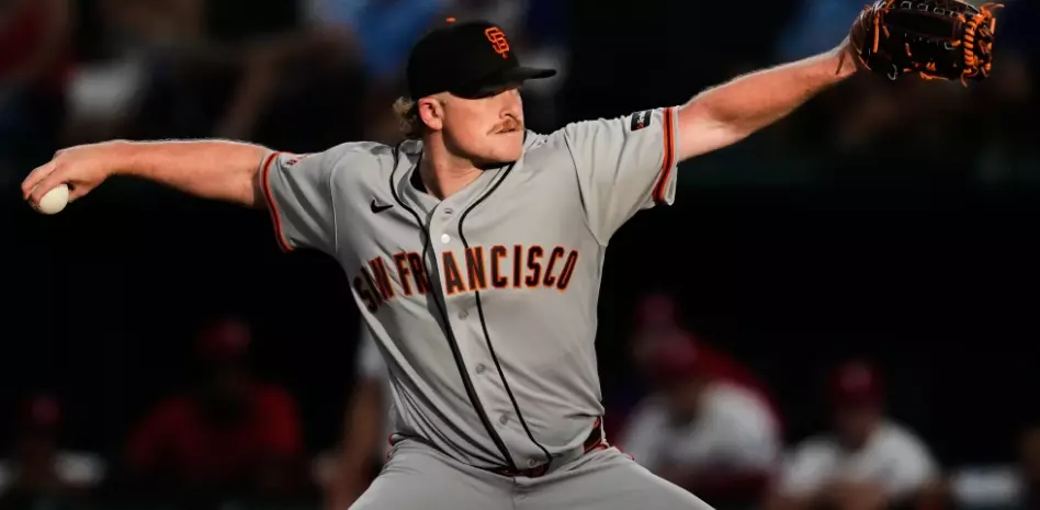 Lee y Webb conducen a los Gigantes a propinar sexta derrota seguida a Rangers