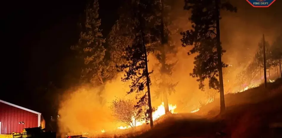 Arrestan a un sospechoso de provocar uno de los mayores incendios en el noroeste de EE.UU.