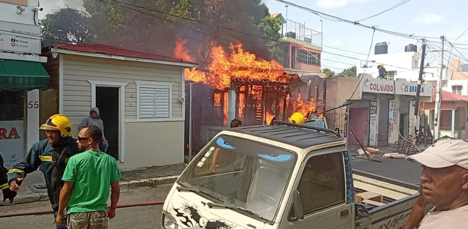 Incendio destruye vivienda en San José de Ocoa