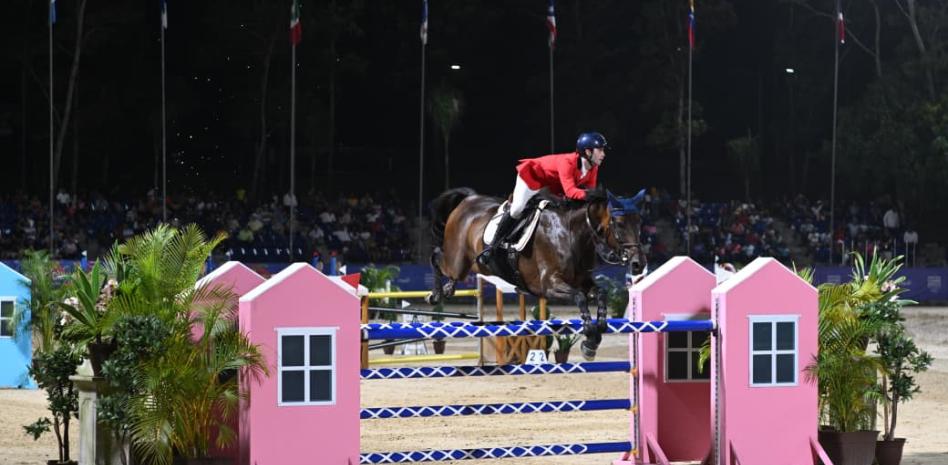 Luis Larrazabal logró medalla de oro en salto de obstáculos de ecuestre