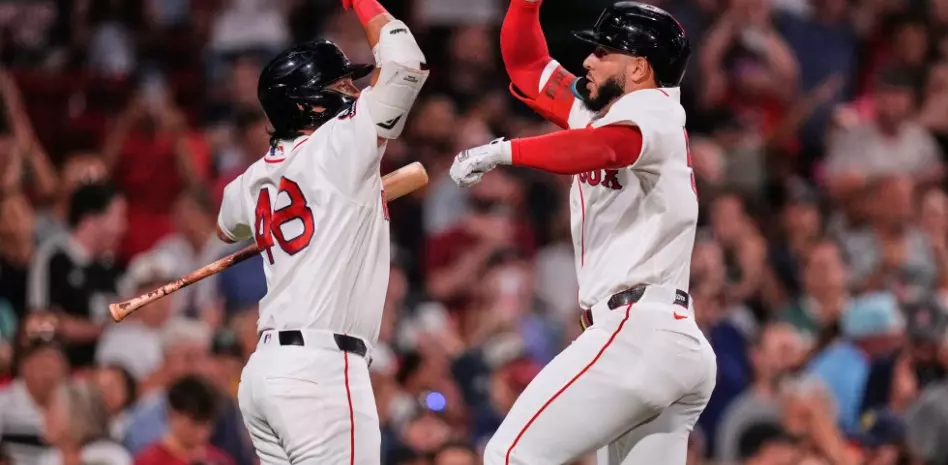 Durbin batea grand slam, Abreu dos jonrones y Medias Rojas apalean a Medias Blancas