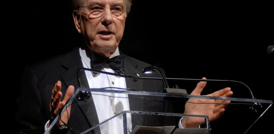 Lloyd Robertson, presentador de larga trayectoria de noticiero de televisión, fallece a los 92 años