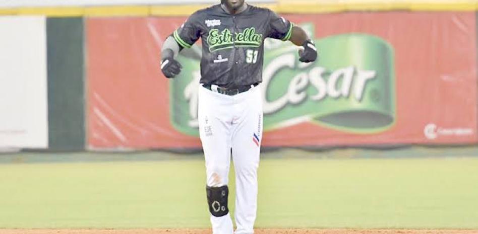 Estrellas readquieren a Sandber Pimentel desde los Toros por Rainer Núñez