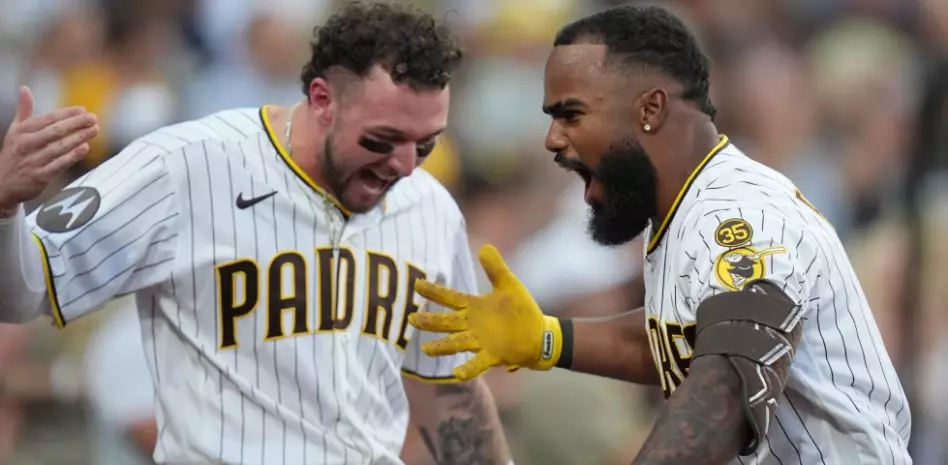 Rengifo pega grand slam, Tatis Jr. da Hr histórico en el triunfo de Padres ante Cerveceros