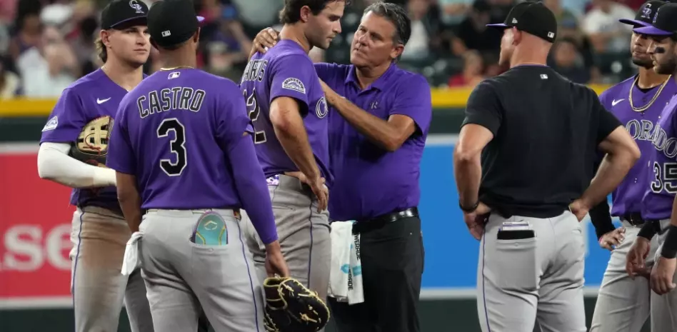 Karros conecta vuelacercas antes de salir por choque; Marte jonronea en causa perdida