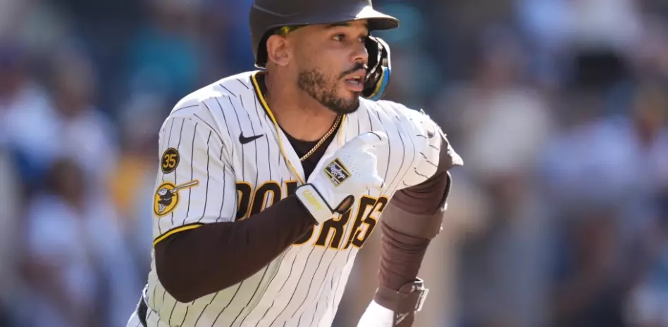 Padres barren a Cerveceros, líderes de las mayores, con triunfo en 11 entradas