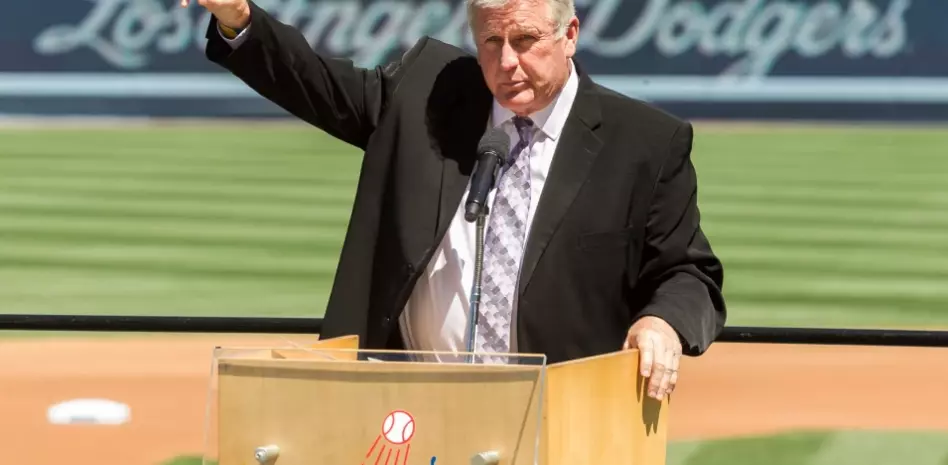 Muere Tommy John, cuyo nombre lleva una cirugía pionera que salvó carreras en MLB