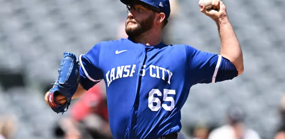 Noah Cameron lanza partido de un hit para los Reales que blanquean 3-0 a Angelinos