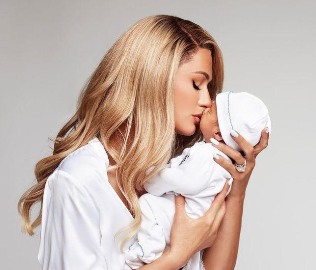 Paris Hilton y su hijo Phoenix. Foto: Instagram
