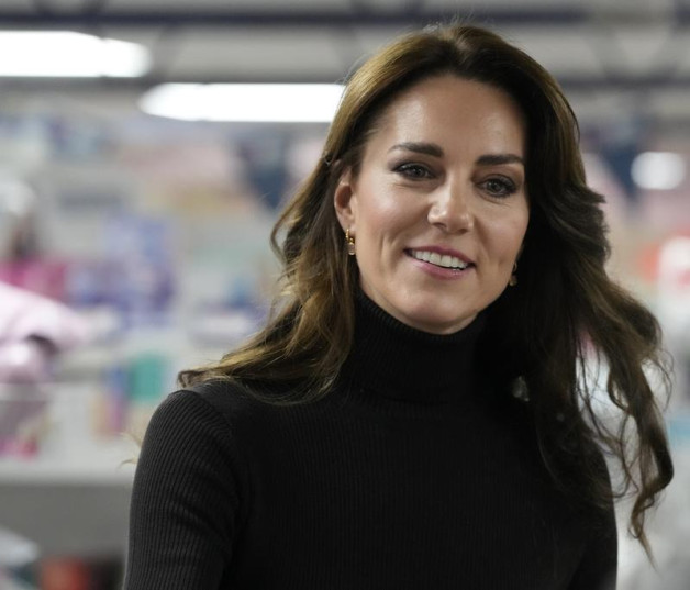 Kate Middleton sonríe durante su visita a Sebby's Corner, en el norte de Londres, el viernes 24 de noviembre de 2023