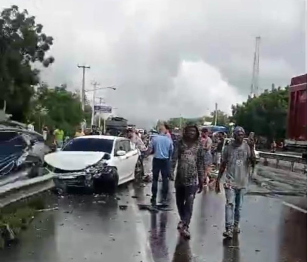 Accidente de tránsito ocurrido la tarde de este jueves en la autopista Joaquín Balaguer