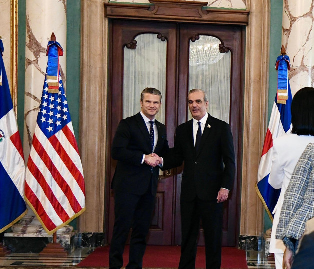 El secretario de Defensa de los Estados Unidos, Pete Hegseth, y el presidente dominicano Luis Abinader