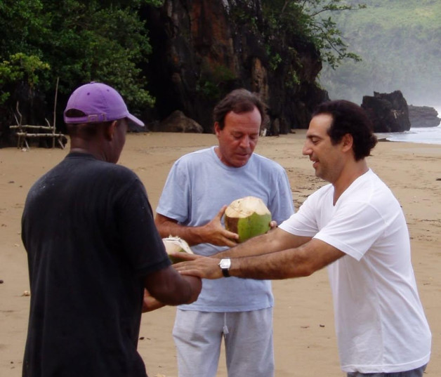 Julio Iglesias y George Nader en República Dominicana.