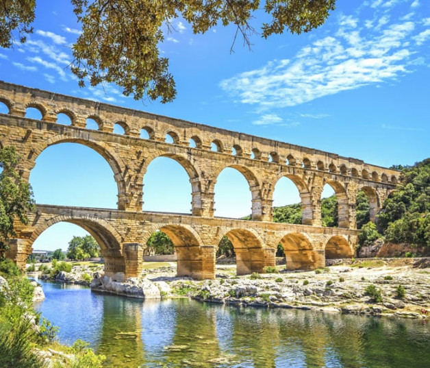 Francia. La Reserva de Biosfera de las Gargantas del Gardon abarca las ciudades de Uzs y Nimes, así como el Puente del Gard.