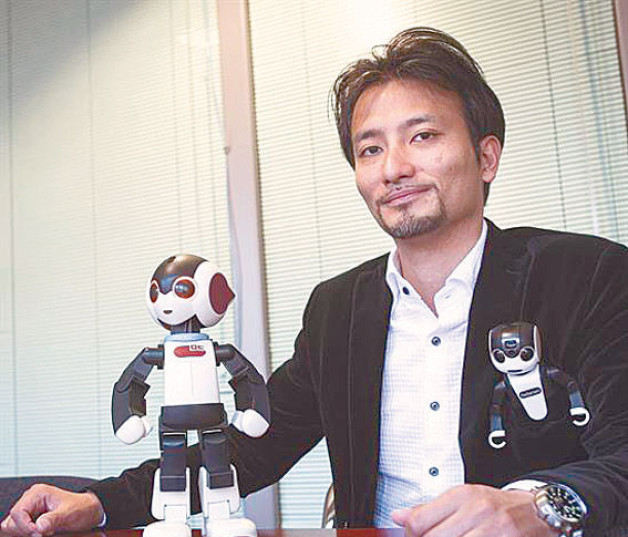 El profesor Tomotaka Takahashi, creador del Robohon, asegura que el aparato permite hacer llamadas como cualquier móvil e integra tecnologías como cámara de fotos, proyector de imágenes o acelerómetro.