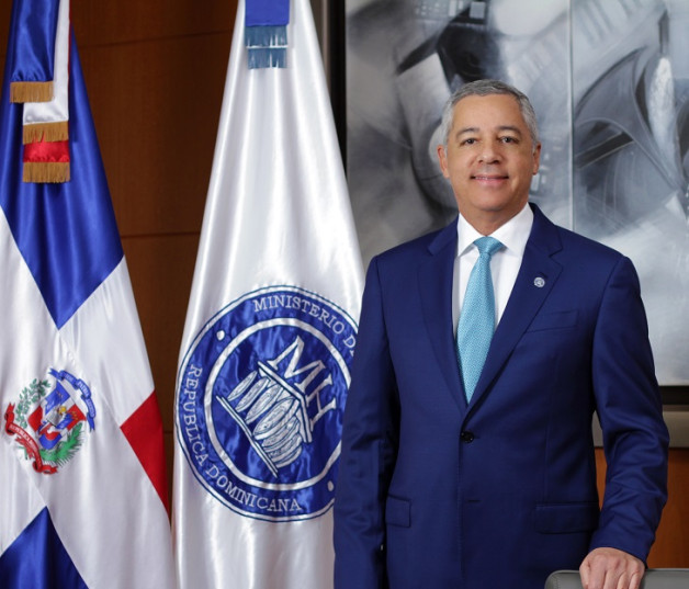 Donald Guerrero Ortíz, ministro de Hacienda.