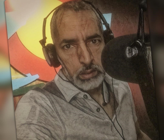 JR es conocido por su participación en el programa radial "El Mismo Golpe", que se transmite por Zol FM.