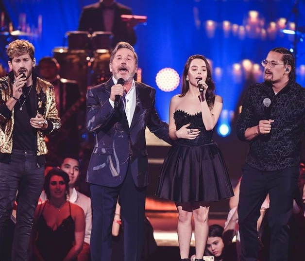 El segmento musical de Ricardo Montaner con sus hijos fue calificado por Univisión como el más emotivo de Premios Lo Nuestro. Foto: Instagram/Univisión