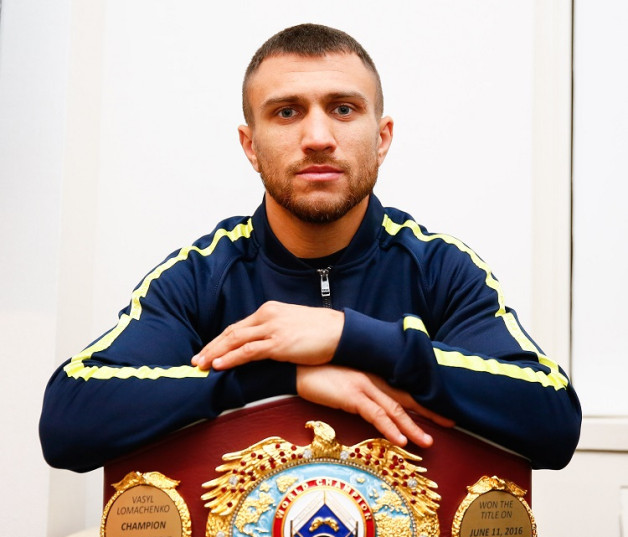 Vasyl Lomachenko es el campeón del peso mundial ligero de la AMB y la OMB.