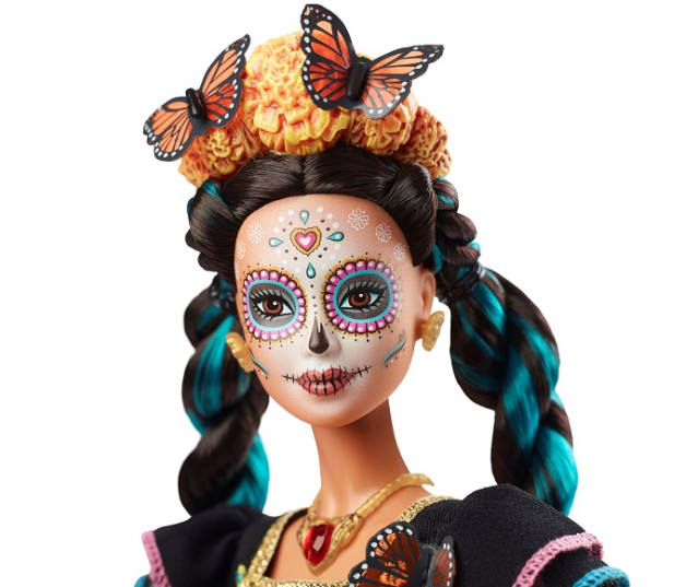 La Barbie Día de Muertos está maquillada como la tradicional Catrina, ícono de la celebración del Día de Muertos en México. Foto: EFE/Paul Jordan/MATTEL