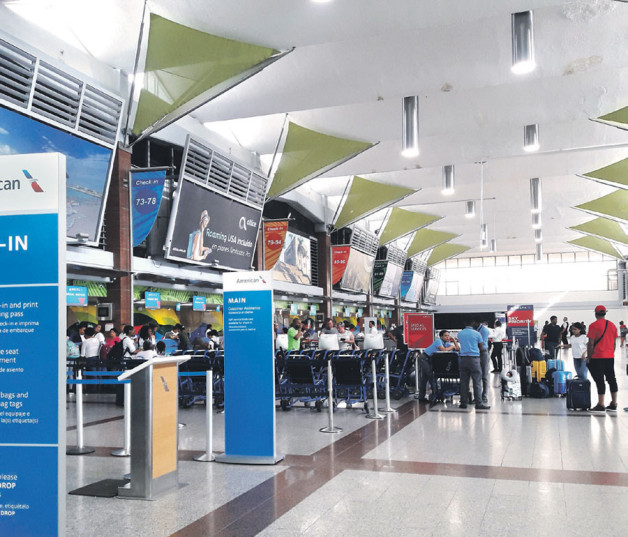 Nuevas plataforma tecnológica facilitan el tránsito de pasajeros en la terminal aeroportuaria. RAFAEL CASTRO