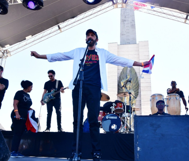 Juan Luis Guerra en su participación en el concierto-manifestación en la Plaza de la Bandera.