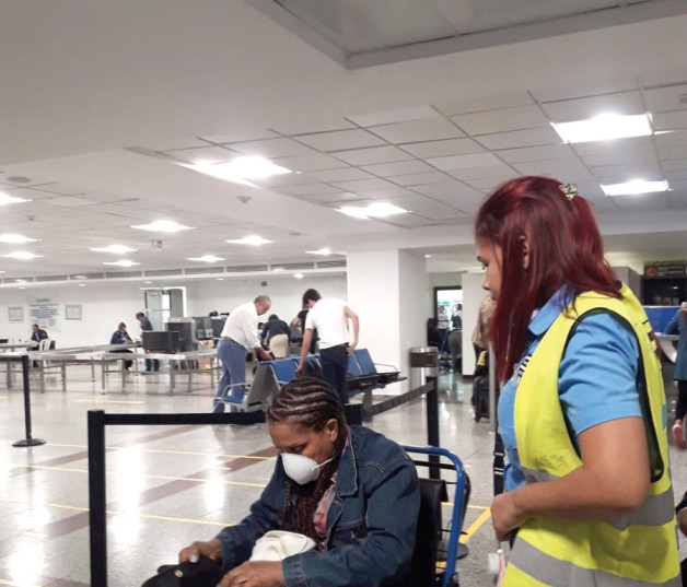 En el Aeropuerto Internacional de las Américas se intensificaron las medidas de control con los viajeros. R. CASTRO