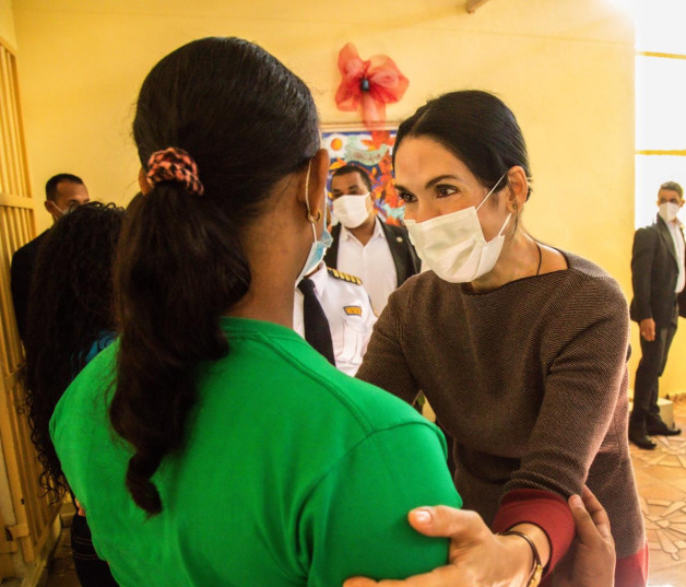 Foto de Arbaje durante su visita a Najayo Mujeres.
