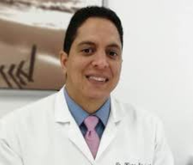 El infectólogo Héctor Balcácer Estévez.