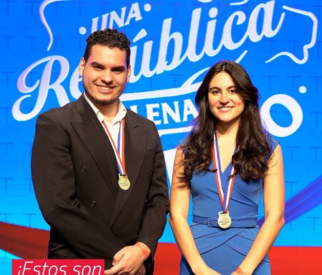 Alejandro Soto e Isabella Fernández, finalistas del concurso. / Instagram: Marca País