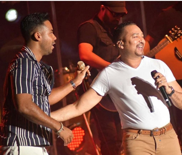 Romeo Santos, a la izquierda, es el artista dominicano de la música tropical más popular de los últimos tiempos. Frank Reyes también ha logrado una pegada notable.