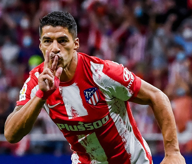 Luis Suárez festeja luego de marcar su primer gol con los Campeones Atlético de Madrid