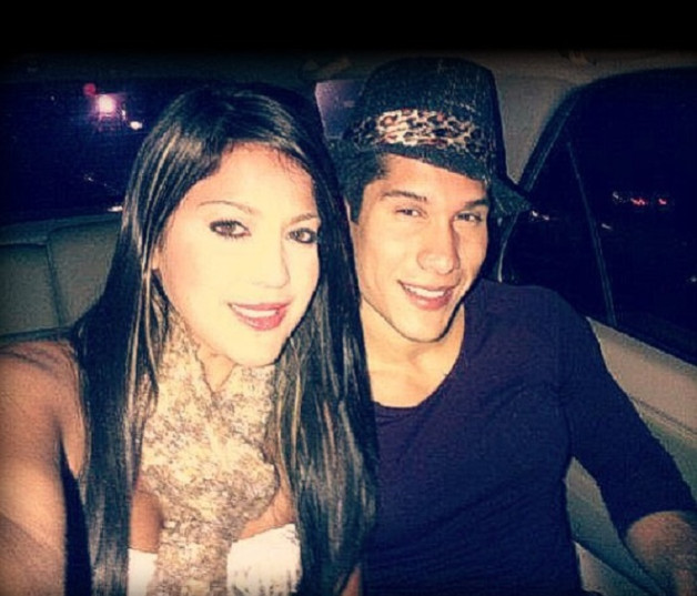 Chyno Miranda confirma que la modelo venezolana Daymar Mora es su novia. La foto data de 2015, juntos en un automóvil.