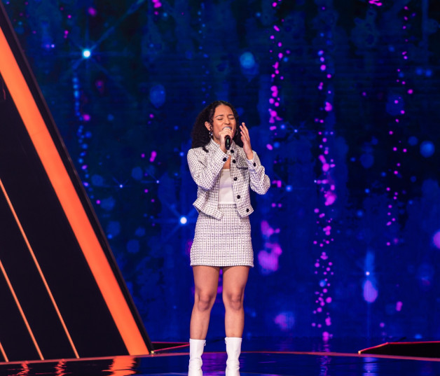 Yancy April cuando cantó el domingo en The Voice Dominicana.