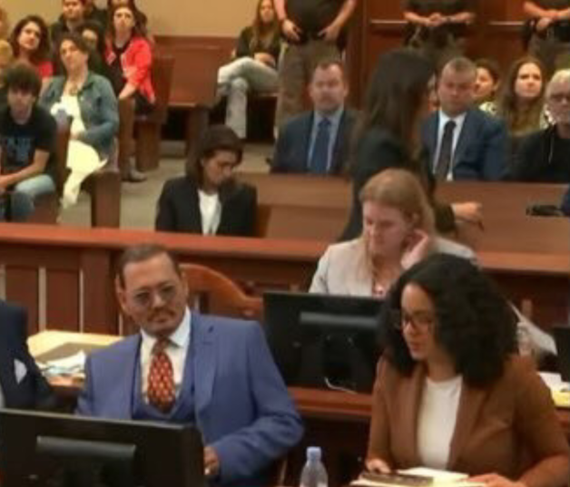 Captura de pantalla de la abogada dominicana Yarelyn Mena durante el juicio del actor Johnny Deep/ Fuente externa