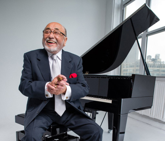 Fografía cedida por el Lehman Center for the Performing Arts donde aparece el pianista y compositor Eddie Palmieri, de 86 años, legendario músico de origen puertorriqueño que ha ganado 10 premios Grammy y grabado más de 36 discos. (Foto: EFE/Lehman Center).