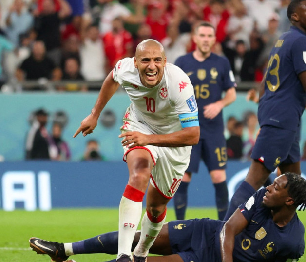 Wahbi Khazri, de Túnez, reacciona tras anotar el gol de la victoria en el encuentro frente a Francia en el Mundial de Fútbol en Catar.