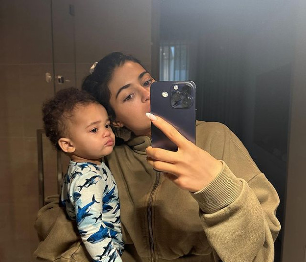 Kylie Jenner y su hijo Aire. Foto: Instagram